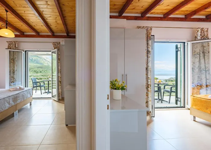 Elli Epavlis Private Pool Starlink Wifi Near Barbati Spartylas